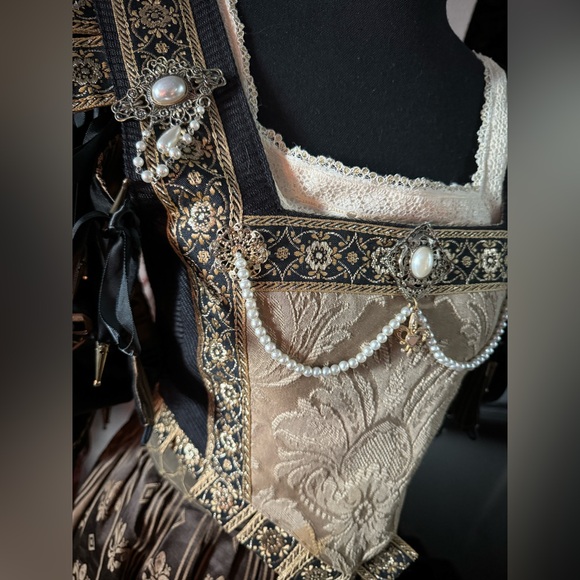 Medieval Renaissance Black and Gold OOAK Professionally Made Dress - Picture 11 of 16